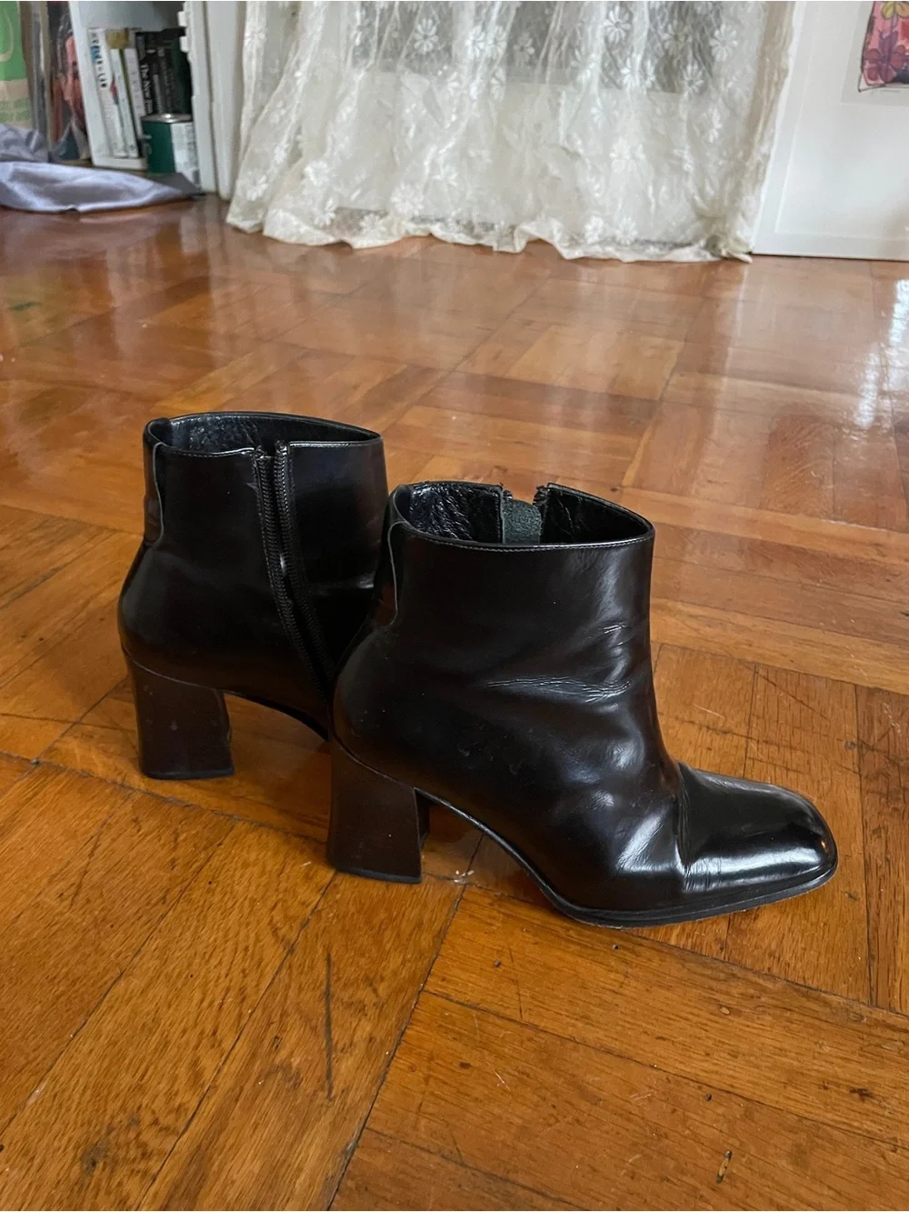 Via Spiga Black Leather Block Heel Ankle Boots